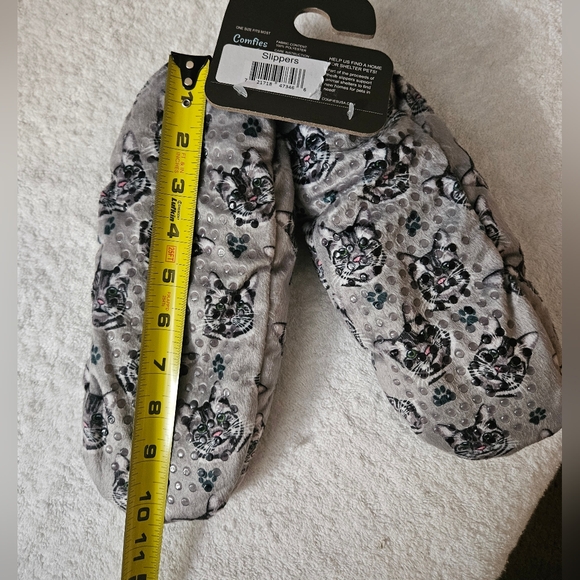 Comfies grey tabby cat slippers one size NEW - Picture 8 of 9